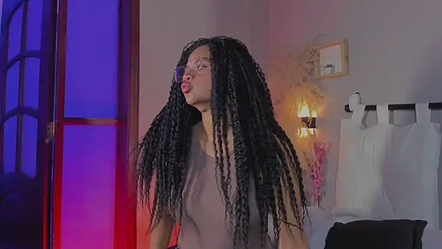 nayah   online show from January 28, 9:40 pm