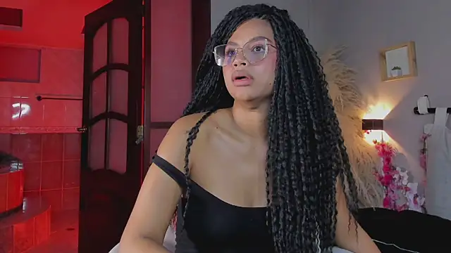 nayah   online show from February 7, 11:45 pm