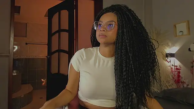 nayah   online show from February 8, 9:04 pm