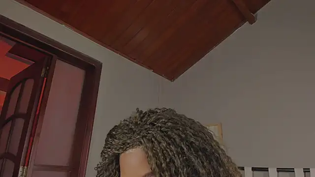 nayah   online show from February 25, 9:02 pm