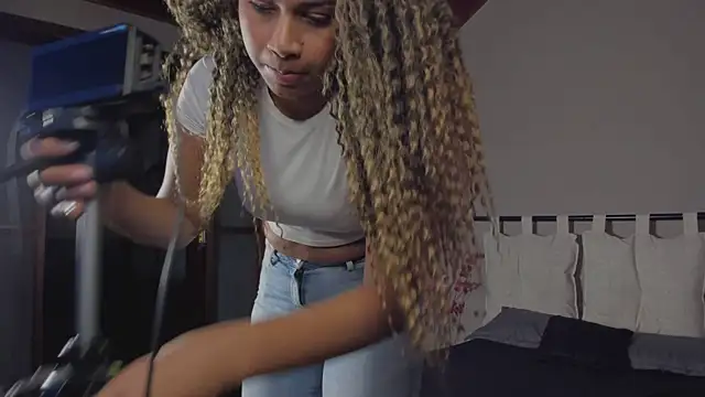 nayah   online show from March 11, 8:09 pm