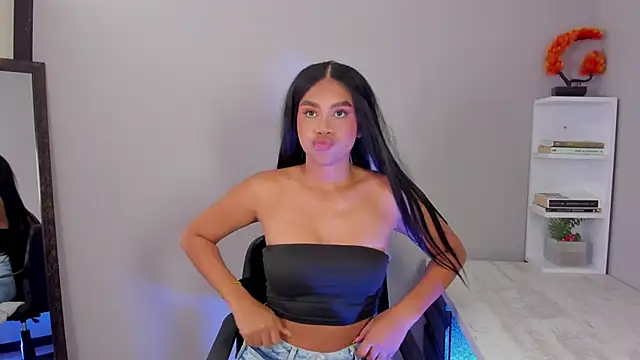 nayah   online show from November 21, 7:45 pm