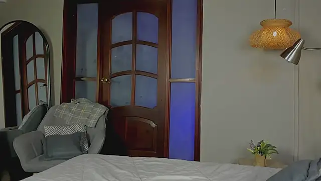 nayah   online show from January 15, 8:01 pm