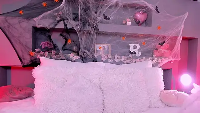 rosemonrooe online show from October 31, 3:57 pm