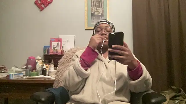 MommyConfident online show from December 21, 2:30 am