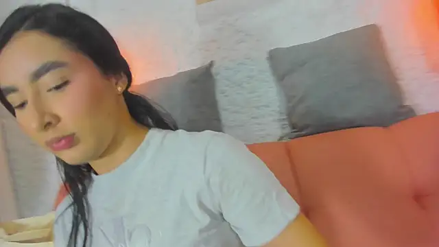 emiily s online show from November 8, 12:05 pm