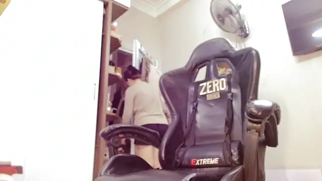 Snapshot of Alisa_Hotfeeling chatting on February 23, 4:28 am Alisa Hotfeeling online show from February 23, 4:28 am