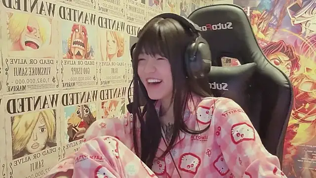 Snapshot of SNAKEgirlQAQ chatting on June 7, 5:27 pm SNAKEgirlQAQ online show from June 7, 5:27 pm