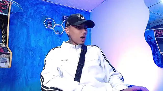 Liam lee online show from December 12, 12:22 pm