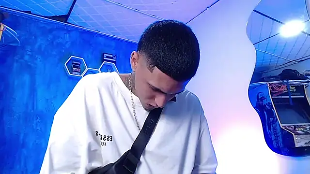 Liam lee online show from December 24, 4:08 pm