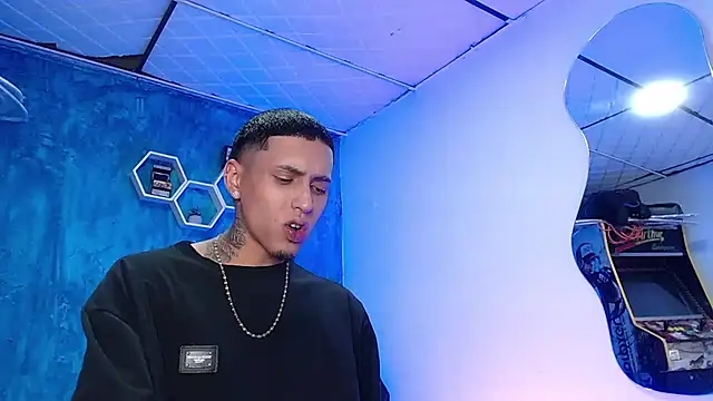 Liam lee online show from January 17, 4:36 pm