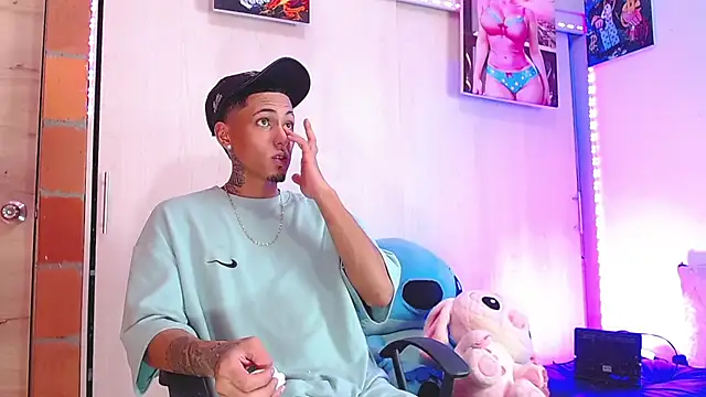 Liam lee online show from November 17, 6:24 pm