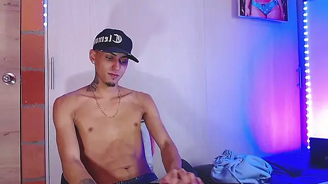 Liam lee online show from November 22, 4:28 pm