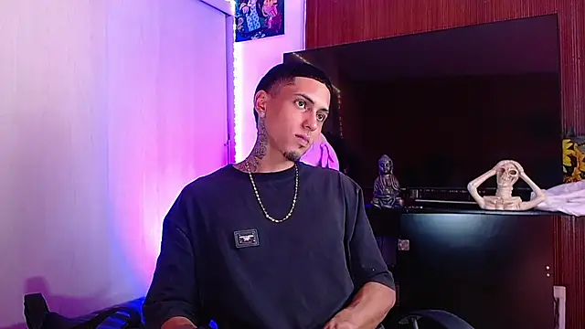 Liam lee online show from December 4, 6:27 pm