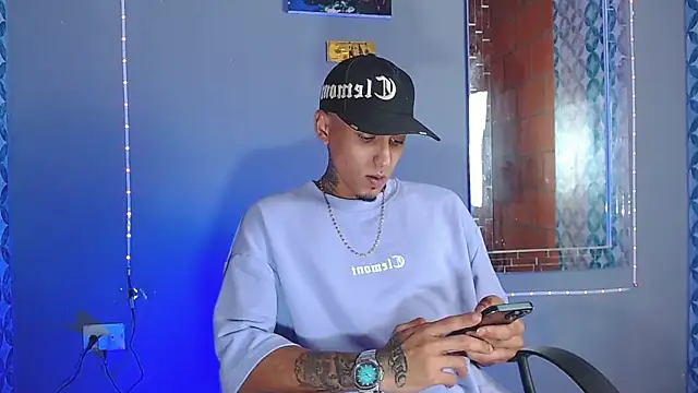 Snapshot of Liam_lee chatting on June 16, 10:01 pm Liam lee online show from June 16, 10:01 pm