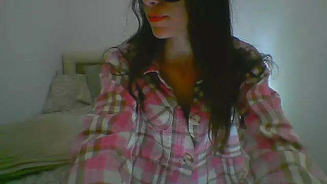 Snapshot of DyamondNaughty chatting on December 10, 1:11 am DyamondNaughty online show from December 10, 1:11 am