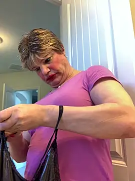 Snapshot of balad13 chatting on September 11, 1:06 am balad13 online show from September 11, 1:06 am