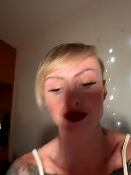 haileyhope  online show from November 8, 11:25 pm