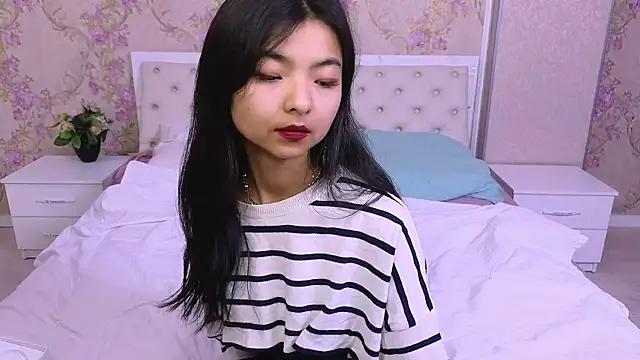 Snapshot of Shy_Kira chatting on December 2, 12:29 pm Shy Kira online show from December 2, 12:29 pm