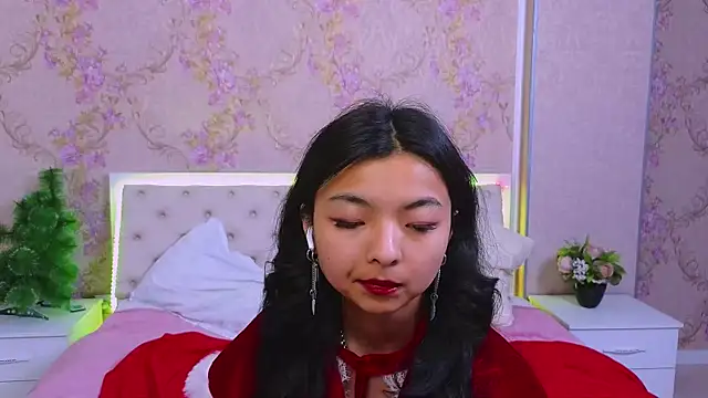 Snapshot of Shy_Kira chatting on December 16, 3:32 pm Shy Kira online show from December 16, 3:32 pm