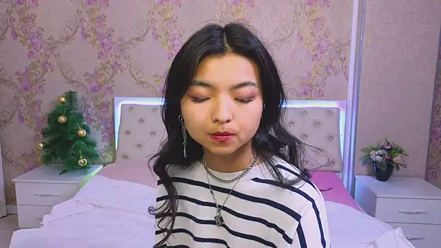 Snapshot of Shy_Kira chatting on January 7, 6:35 pm Shy Kira online show from January 7, 6:35 pm