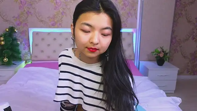 Snapshot of Shy_Kira chatting on January 12, 3:46 pm Shy Kira online show from January 12, 3:46 pm