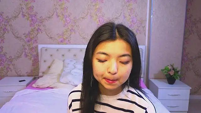 Snapshot of Shy_Kira chatting on January 19, 3:21 pm Shy Kira online show from January 19, 3:21 pm