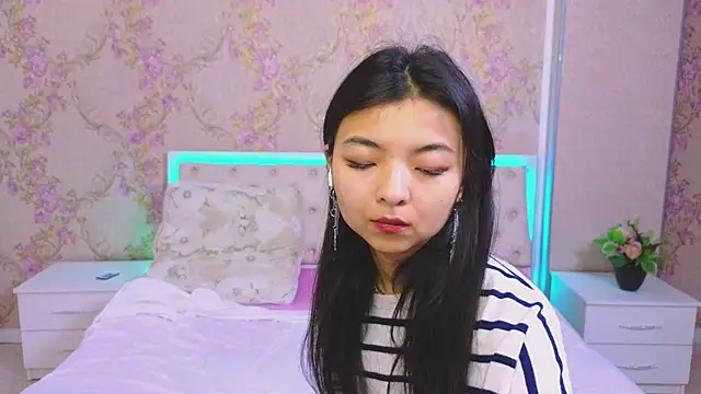 Snapshot of Shy_Kira chatting on January 20, 12:28 pm Shy Kira online show from January 20, 12:28 pm