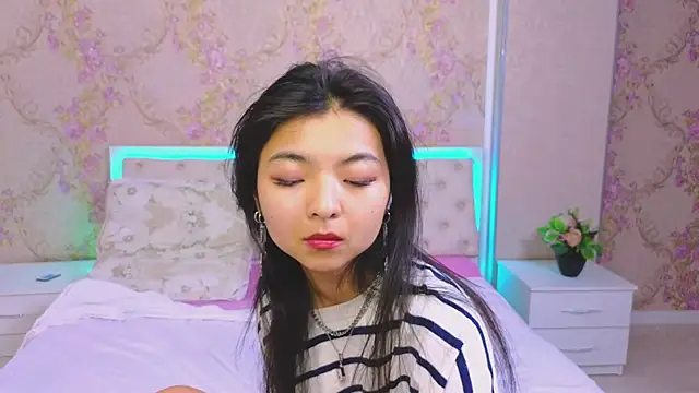 Snapshot of Shy_Kira chatting on January 20, 3:39 pm Shy Kira online show from January 20, 3:39 pm