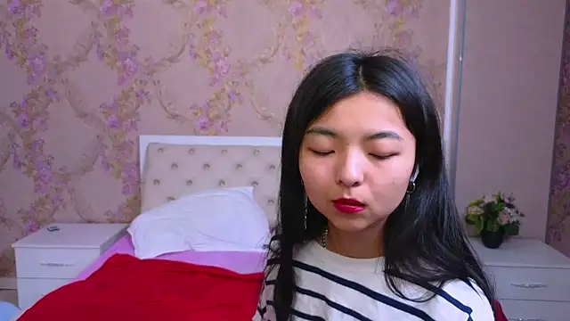 Snapshot of Shy_Kira chatting on February 6, 12:37 pm Shy Kira online show from February 6, 12:37 pm