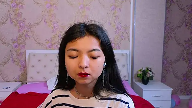 Snapshot of Shy_Kira chatting on February 9, 12:41 pm Shy Kira online show from February 9, 12:41 pm