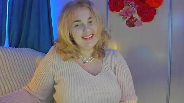 CoraSwon online show from February 3, 5:03 pm