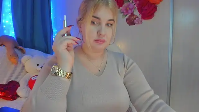 CoraSwon online show from February 8, 3:53 pm