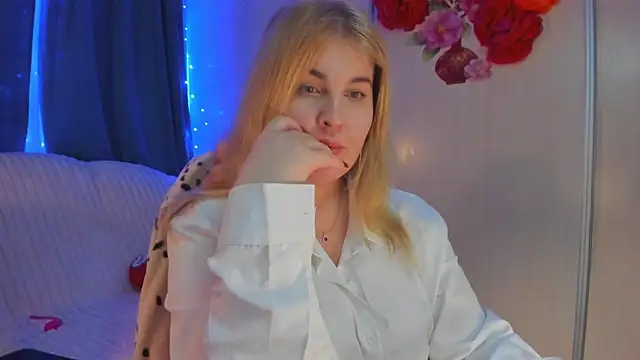 CoraSwon online show from February 11, 10:28 pm