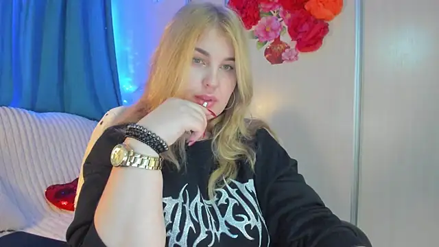 CoraSwon online show from February 12, 7:35 pm