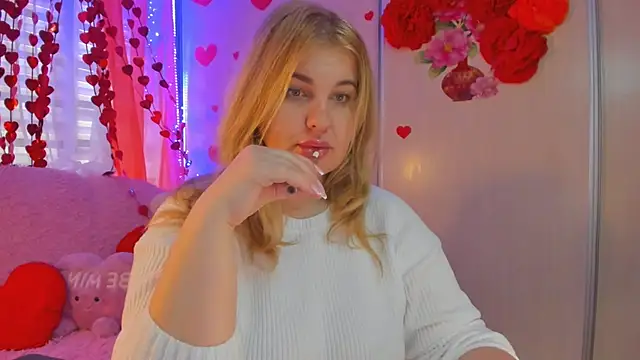 CoraSwon online show from February 14, 8:21 am