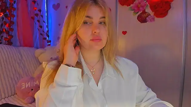 CoraSwon online show from February 24, 10:36 pm