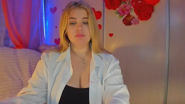 CoraSwon online show from March 4, 9:00 pm