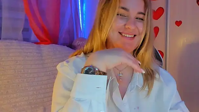 CoraSwon online show from March 5, 12:05 am