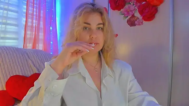 CoraSwon online show from March 11, 1:01 pm