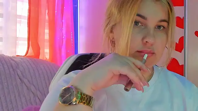 CoraSwon online show from March 14, 11:45 am