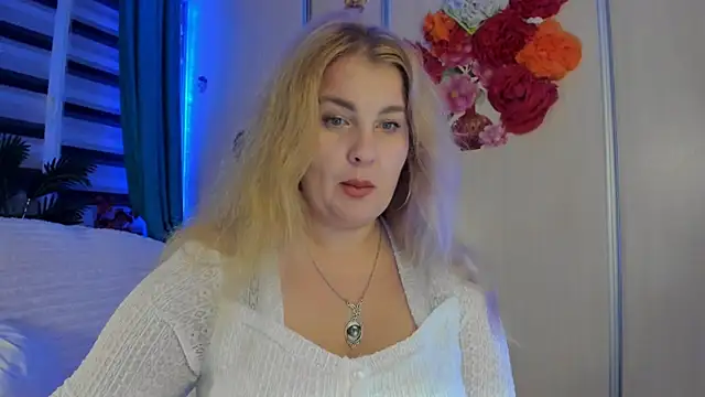 CoraSwon online show from October 17, 5:59 pm