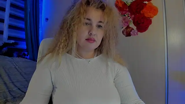 CoraSwon online show from November 6, 10:54 pm