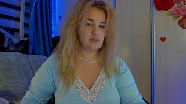 CoraSwon online show from November 8, 1:28 am