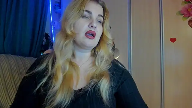 CoraSwon online show from March 31, 2:17 pm