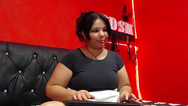 Snapshot of slave_latina7 chatting on December 7, 1:36 am slave latina7 online show from December 7, 1:36 am