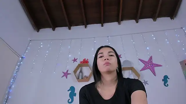 Emiily Parkerr online show from December 28, 9:09 am