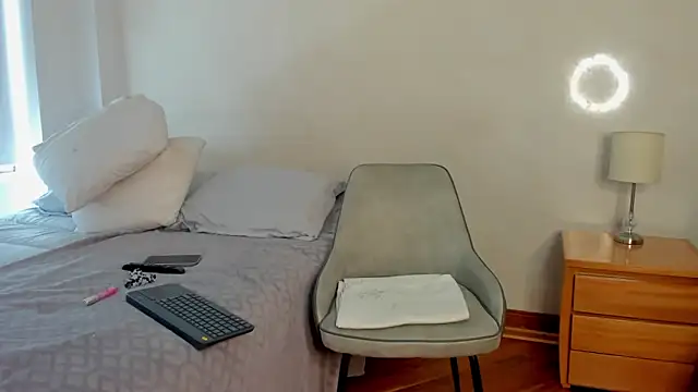 melisa ferretti online show from December 4, 6:05 pm