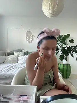 Snapshot of Off__Melonenmandy chatting on April 8, 8:14 am Off Melonenmandy online show from April 8, 8:14 am