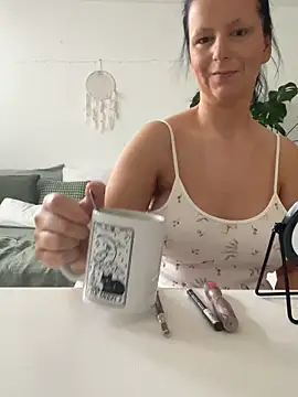 Snapshot of Off__Melonenmandy chatting on April 16, 6:14 am Off Melonenmandy online show from April 16, 6:14 am